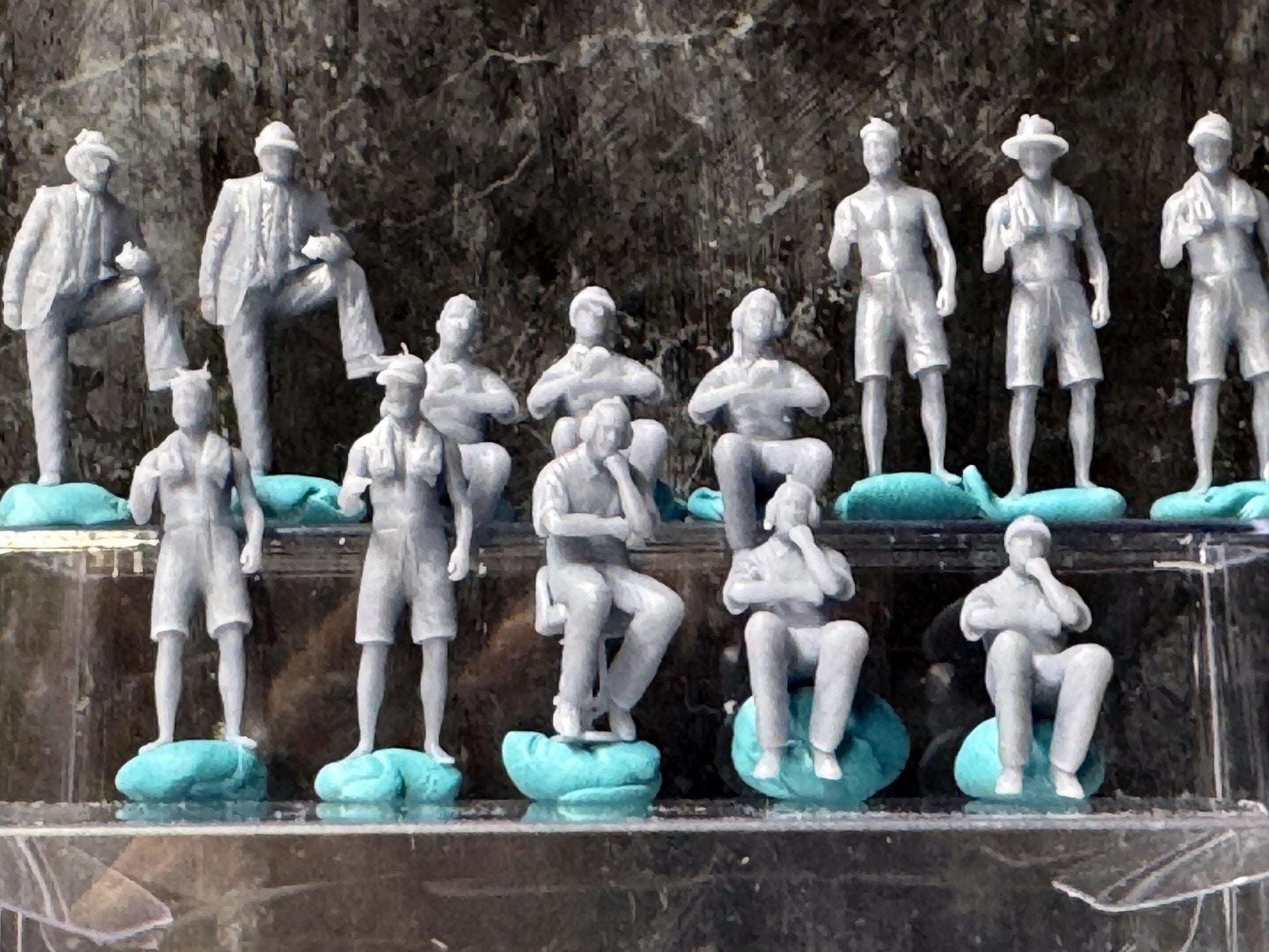 Double G 1:64 Miniature Human Figures - Unpainted - great for Dioramas - Made in the USA LOT 733-4 Miniature 1.10 Misc People