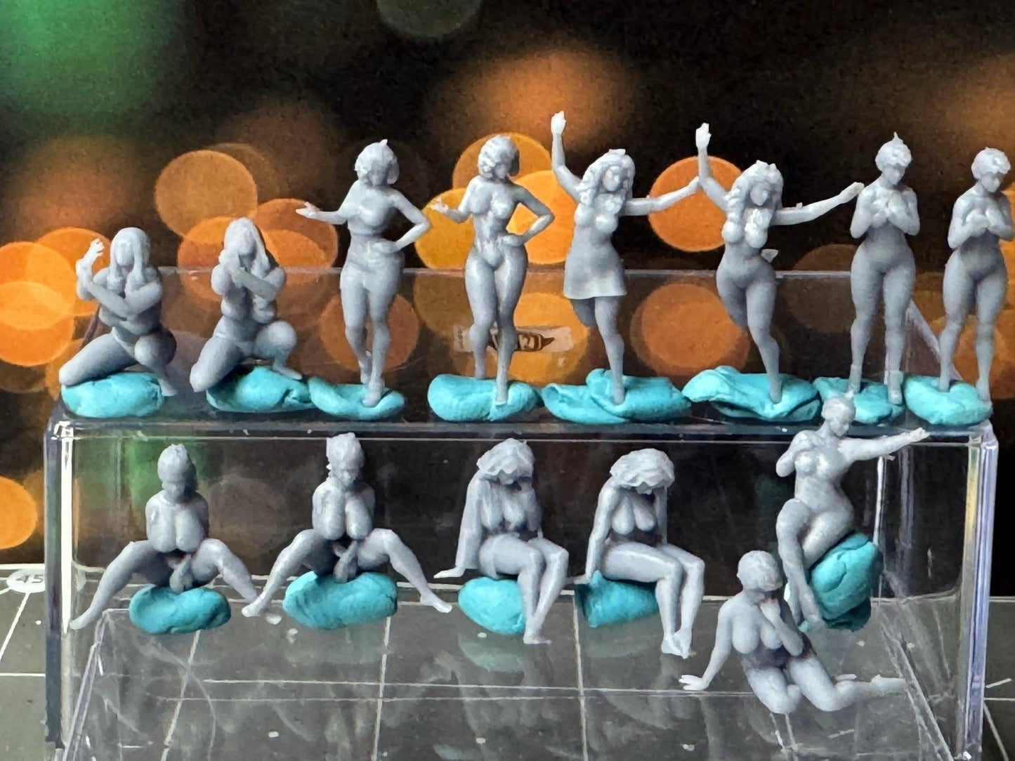 Double G 1:64 Miniature Human Figures - Unpainted - great for Dioramas - Made in the USA LOT 735 Miniature 1.10 Misc People