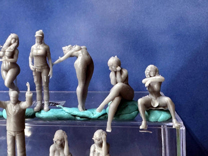 Double G 1:64 Miniature Human Figures - Unpainted - great for Dioramas - Made in the USA LOT 736 Miniature 1.10 Misc People