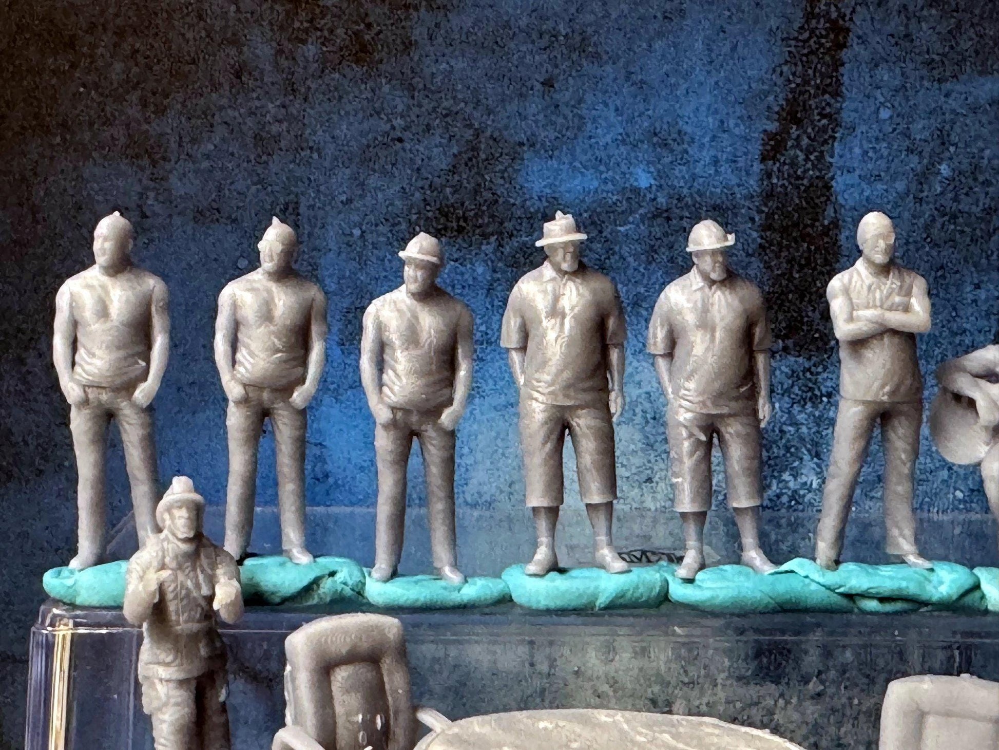 Double G 1:64 Miniature Human Figures - Unpainted - great for Dioramas - Made in the USA LOT 739 Miniature 1.10 Misc People