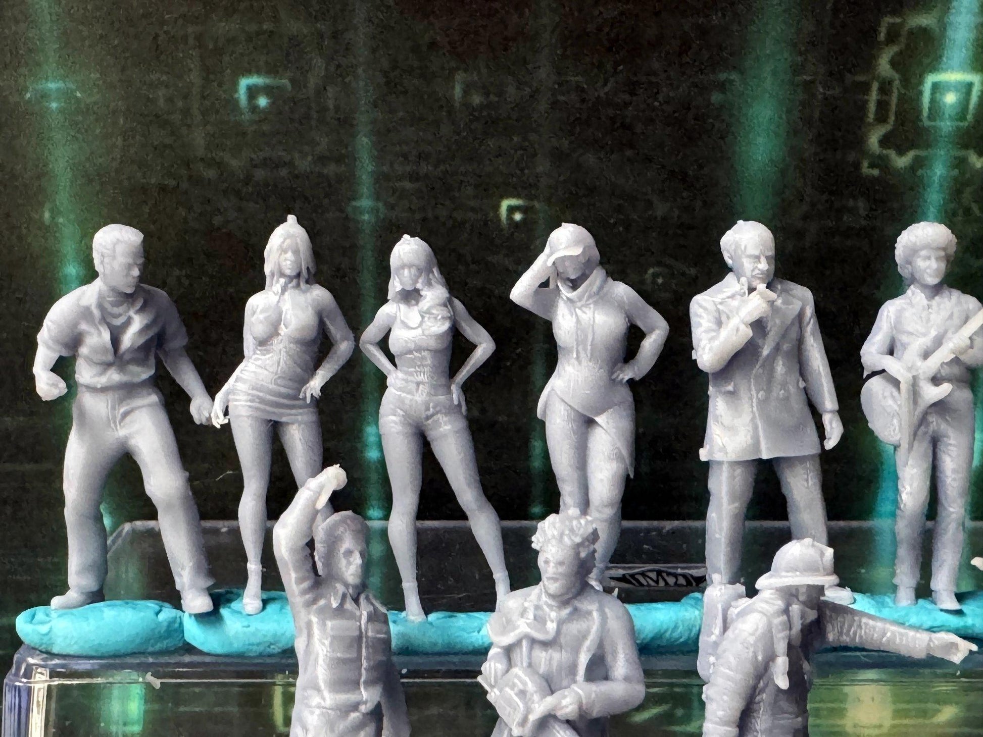Double G 1:64 Miniature Human Figures - Unpainted - great for Dioramas - Made in the USA LOT 740 Miniature 1.10 Misc People