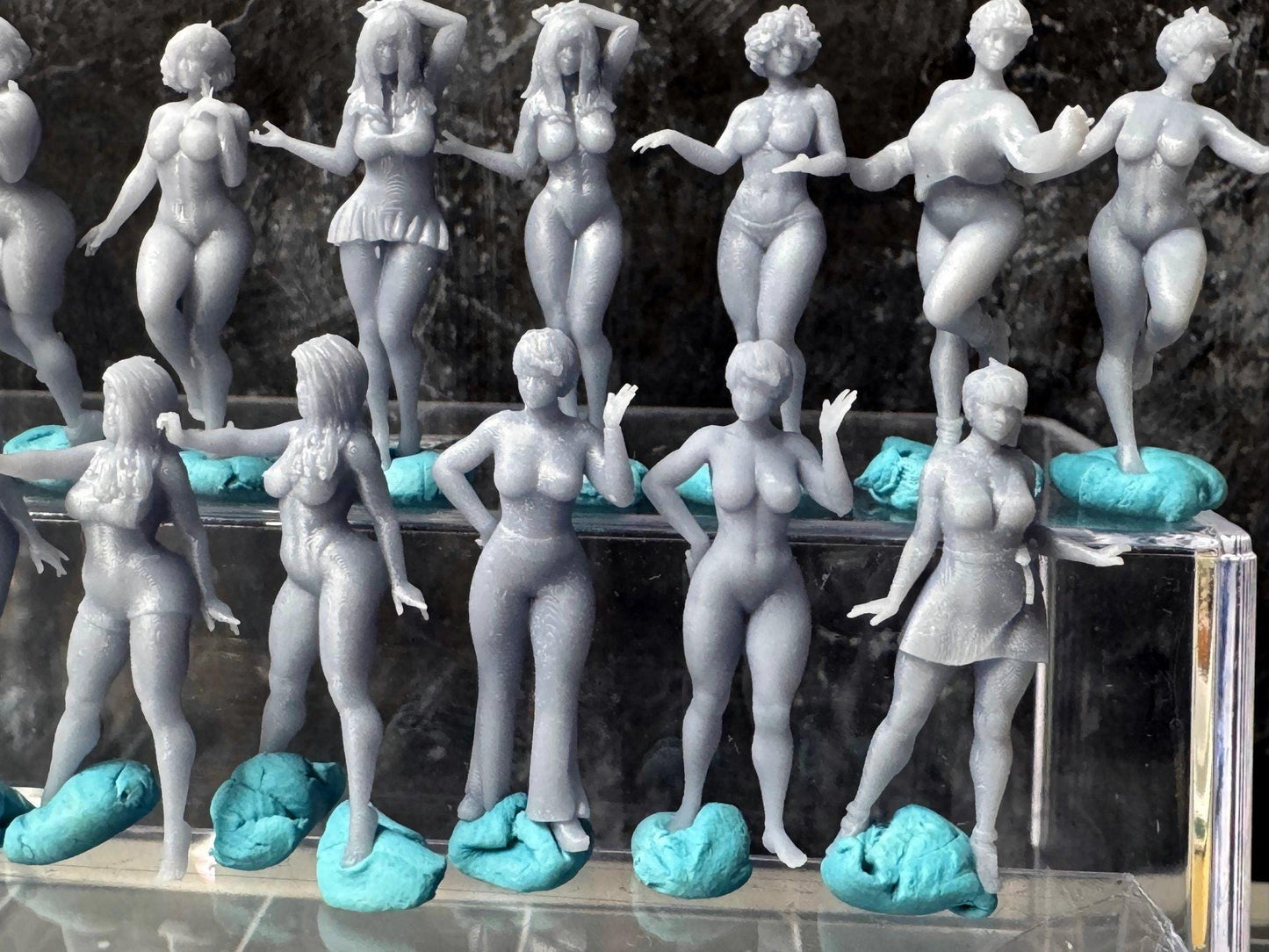 Double G 1:64 Miniature Human Figures - Unpainted - great for Dioramas - Made in the USA LOT 748 Miniature 1.10 Pinup Figures