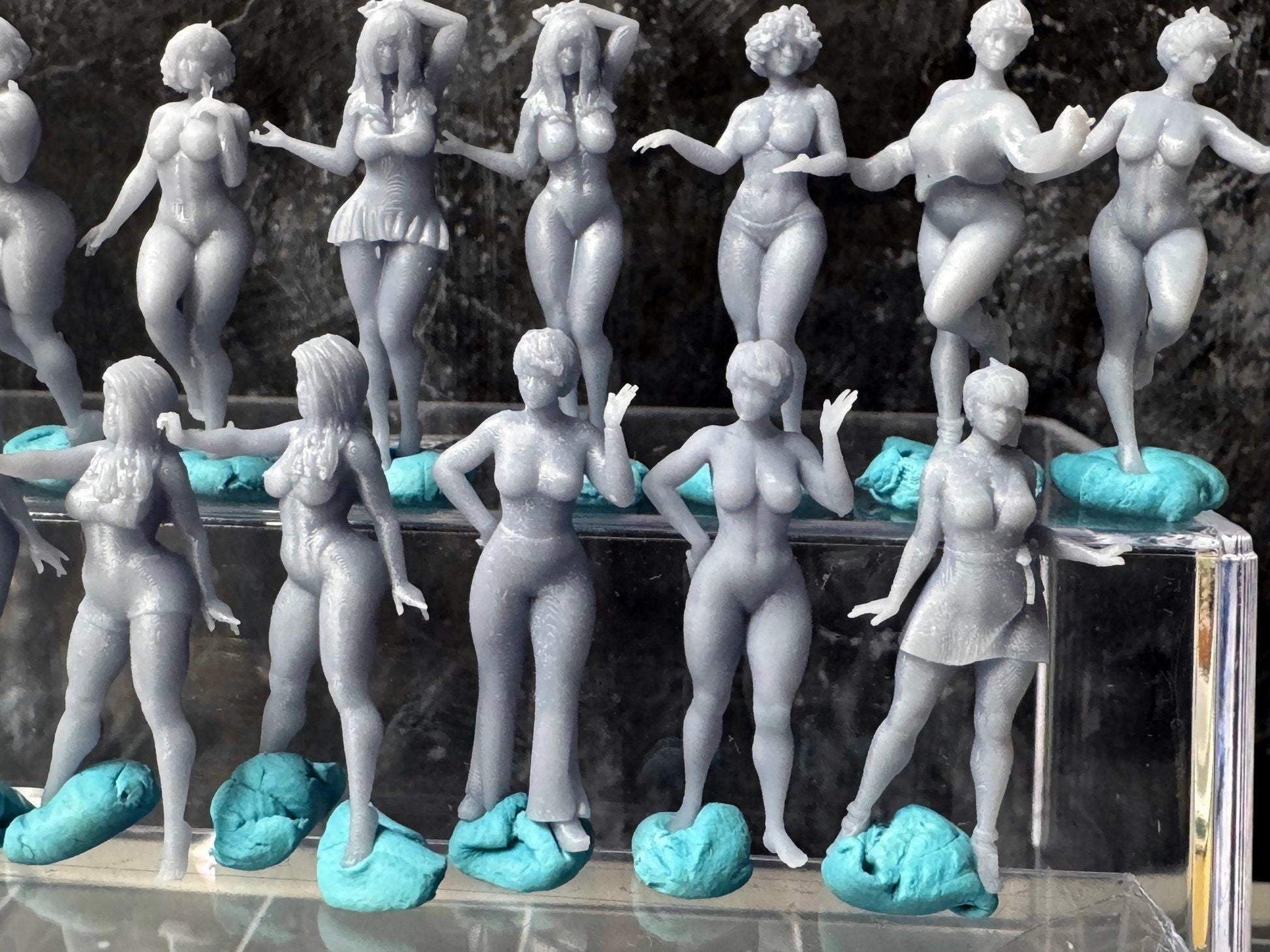 Double G 1:64 Miniature Human Figures - Unpainted - great for Dioramas - Made in the USA LOT 748 Miniature 1.10 Pinup Figures