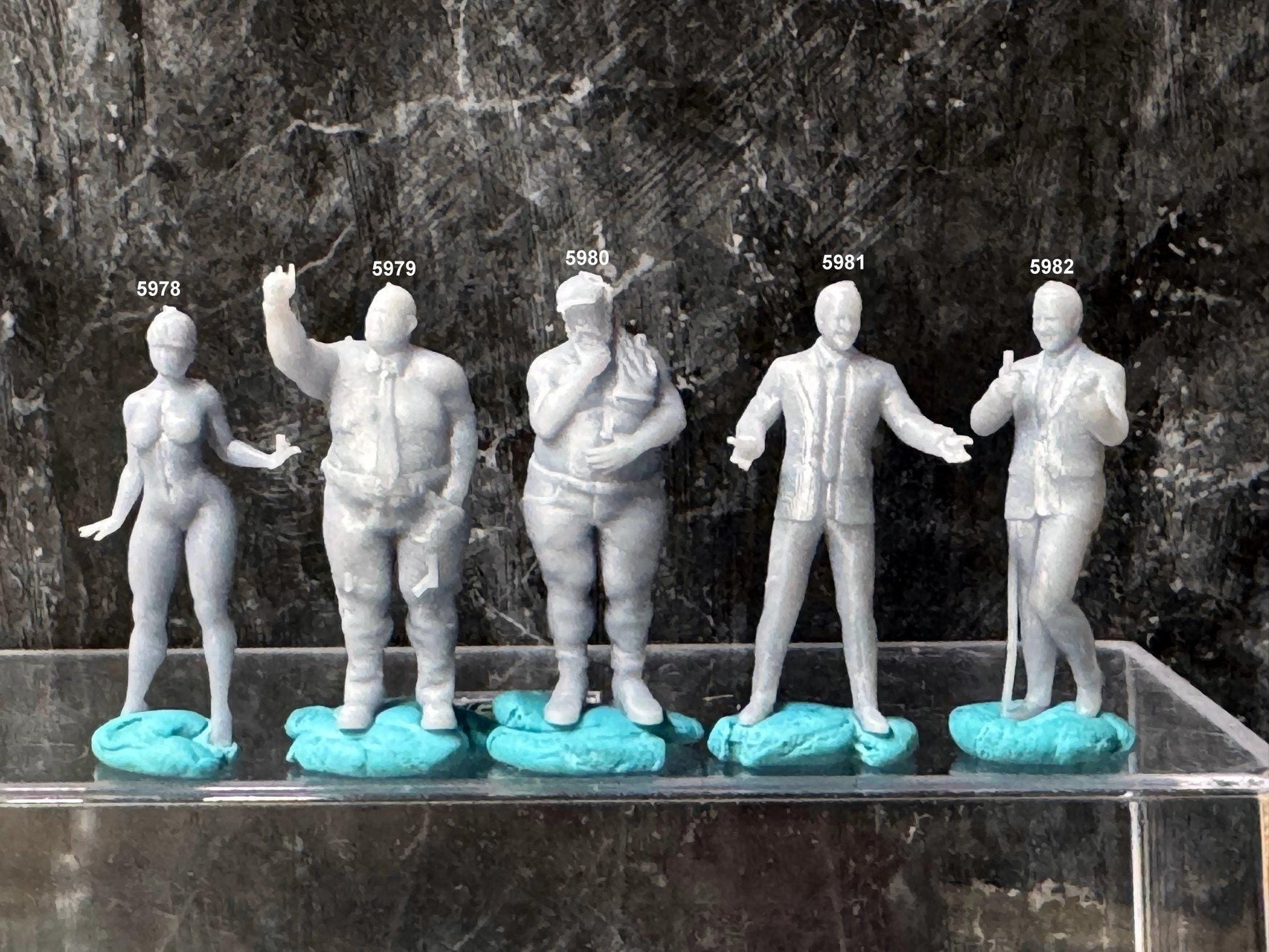 Double G 1:64 Miniature Human Figures - Unpainted - great for Dioramas - Made in the USA LOT 748 Miniature 1.10 Pinup Figures