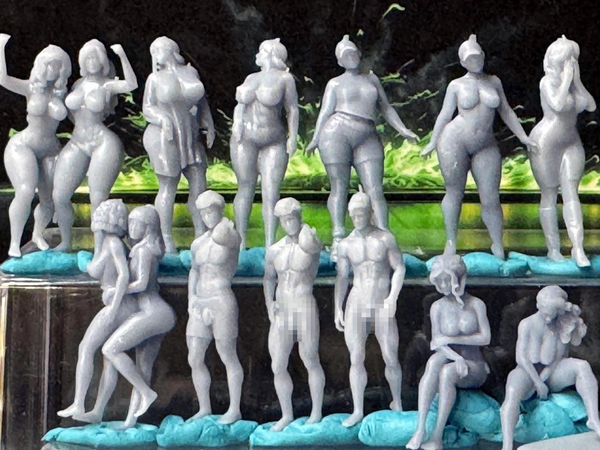 Double G 1:64 Miniature Human Figures - Unpainted - great for Dioramas - Made in the USA LOT 746 Miniature 1.10 Misc People