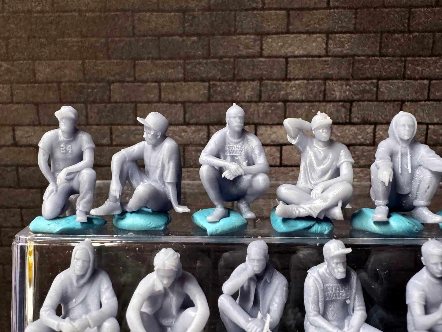 Double G 1:64 Miniature Human Figures - Unpainted - great for Dioramas - Made in the USA LOT 747 Miniature 1.10 Seated Figures