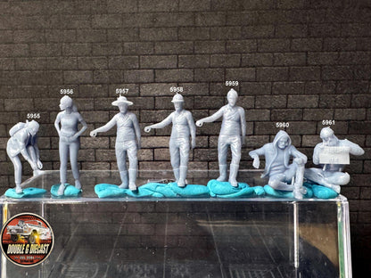 Double G 1:64 Miniature Human Figures - Unpainted - great for Dioramas - Made in the USA LOT 747 Miniature 1.10 Seated Figures