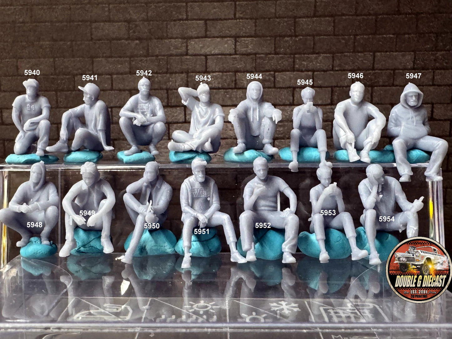 Double G 1:64 Miniature Human Figures - Unpainted - great for Dioramas - Made in the USA LOT 747 Miniature 1.10 Seated Figures