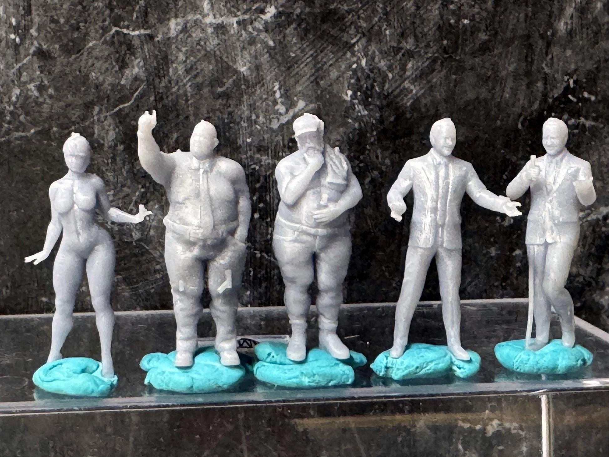 Double G 1:64 Miniature Human Figures - Unpainted - great for Dioramas - Made in the USA LOT 748 Miniature 1.10 Pinup Figures