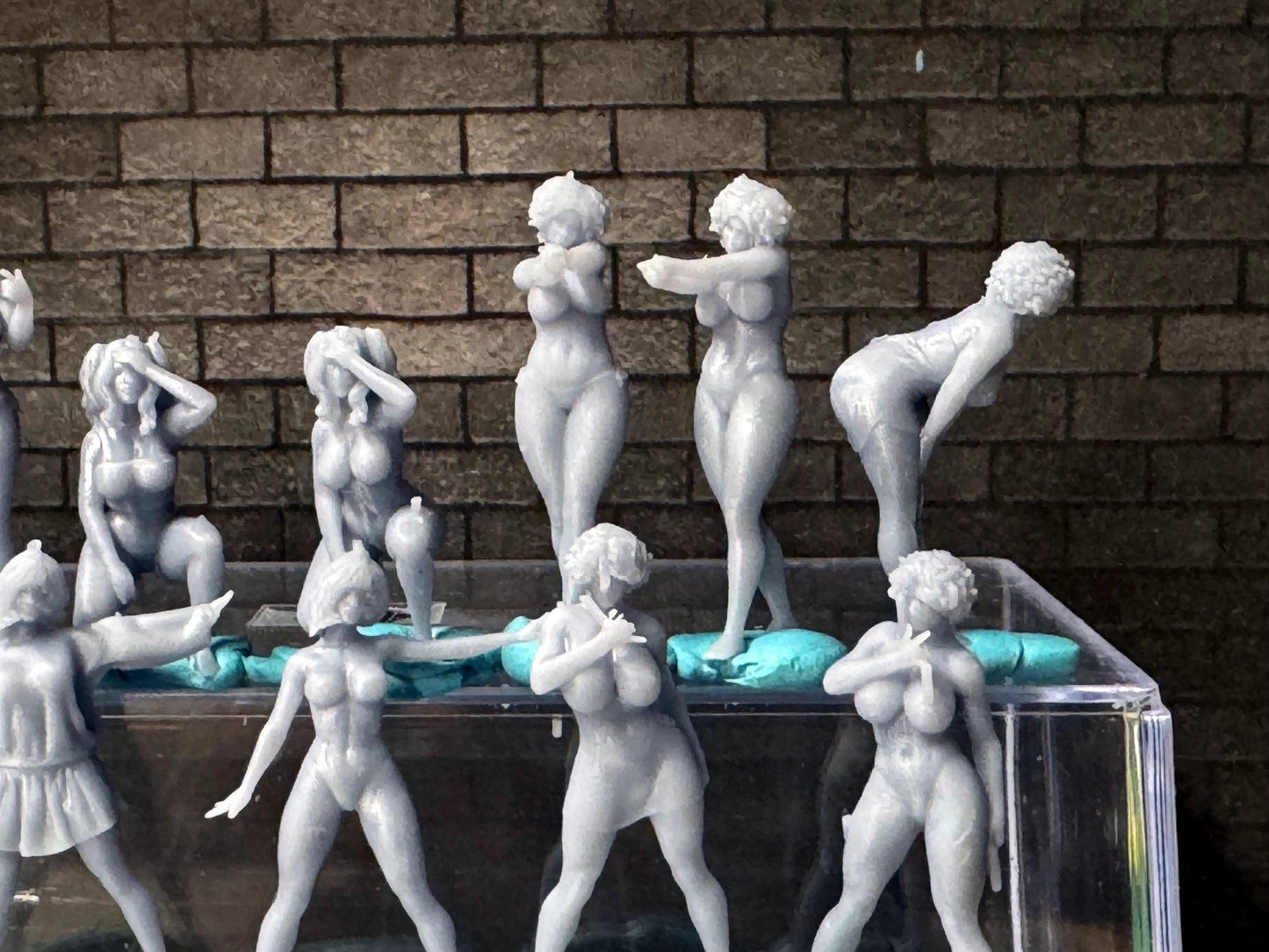 Double G 1:64 Miniature Human Figures - Unpainted - great for Dioramas - Made in the USA LOT 750 Miniature 1.10 Misc Figures