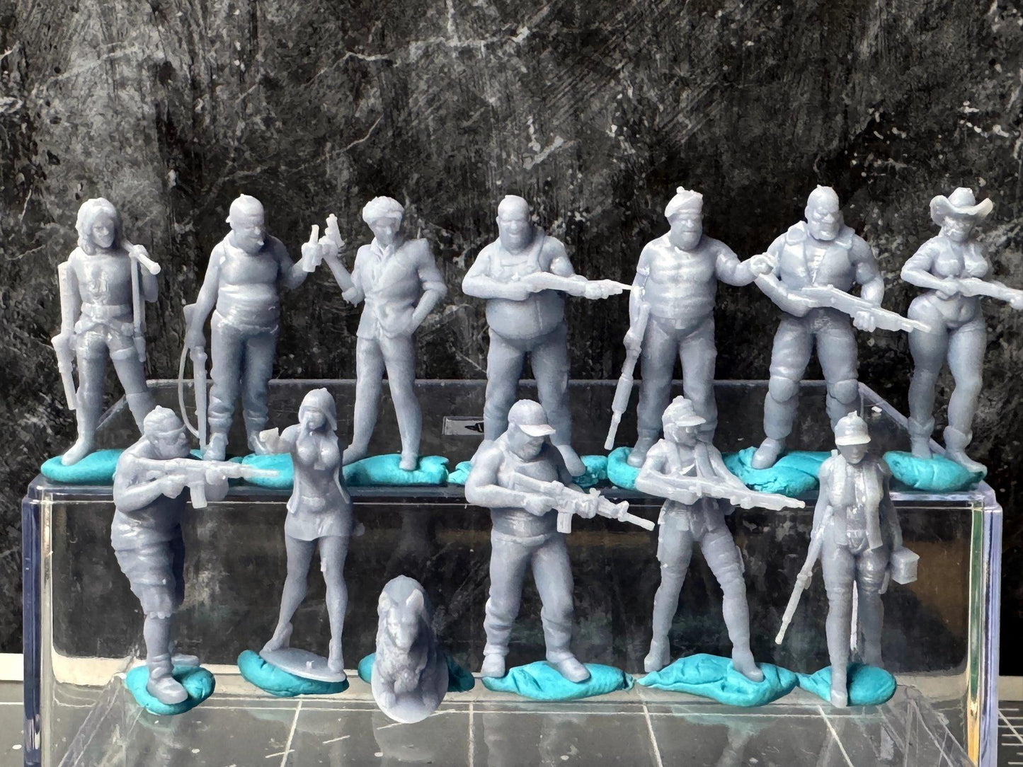 Double G 1:64 Miniature Human Figures - Unpainted - great for Dioramas - Made in the USA LOT 751 Miniature 1.10 Misc Figures