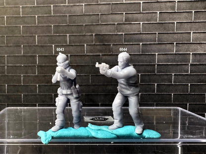 Double G 1:64 Miniature Human Figures - Unpainted - great for Dioramas - Made in the USA LOT 753 Miniature 1.10 Misc Figures