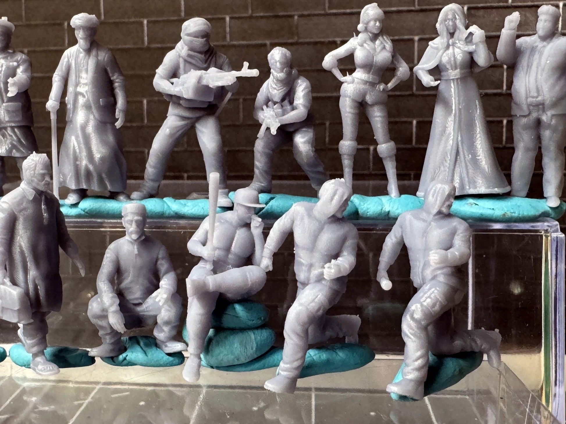 Double G 1:64 Miniature Human Figures - Unpainted - great for Dioramas - Made in the USA LOT 753 Miniature 1.10 Misc Figures