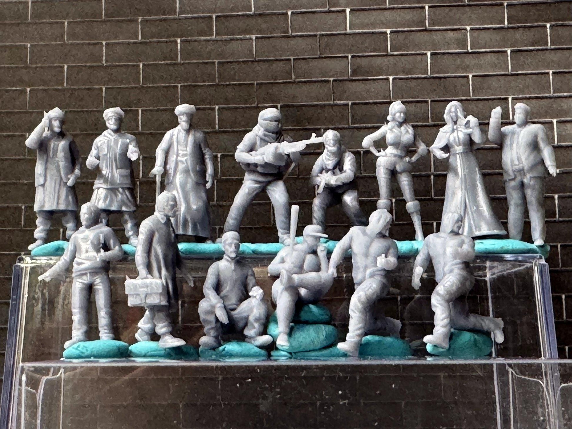 Double G 1:64 Miniature Human Figures - Unpainted - great for Dioramas - Made in the USA LOT 753 Miniature 1.10 Misc Figures