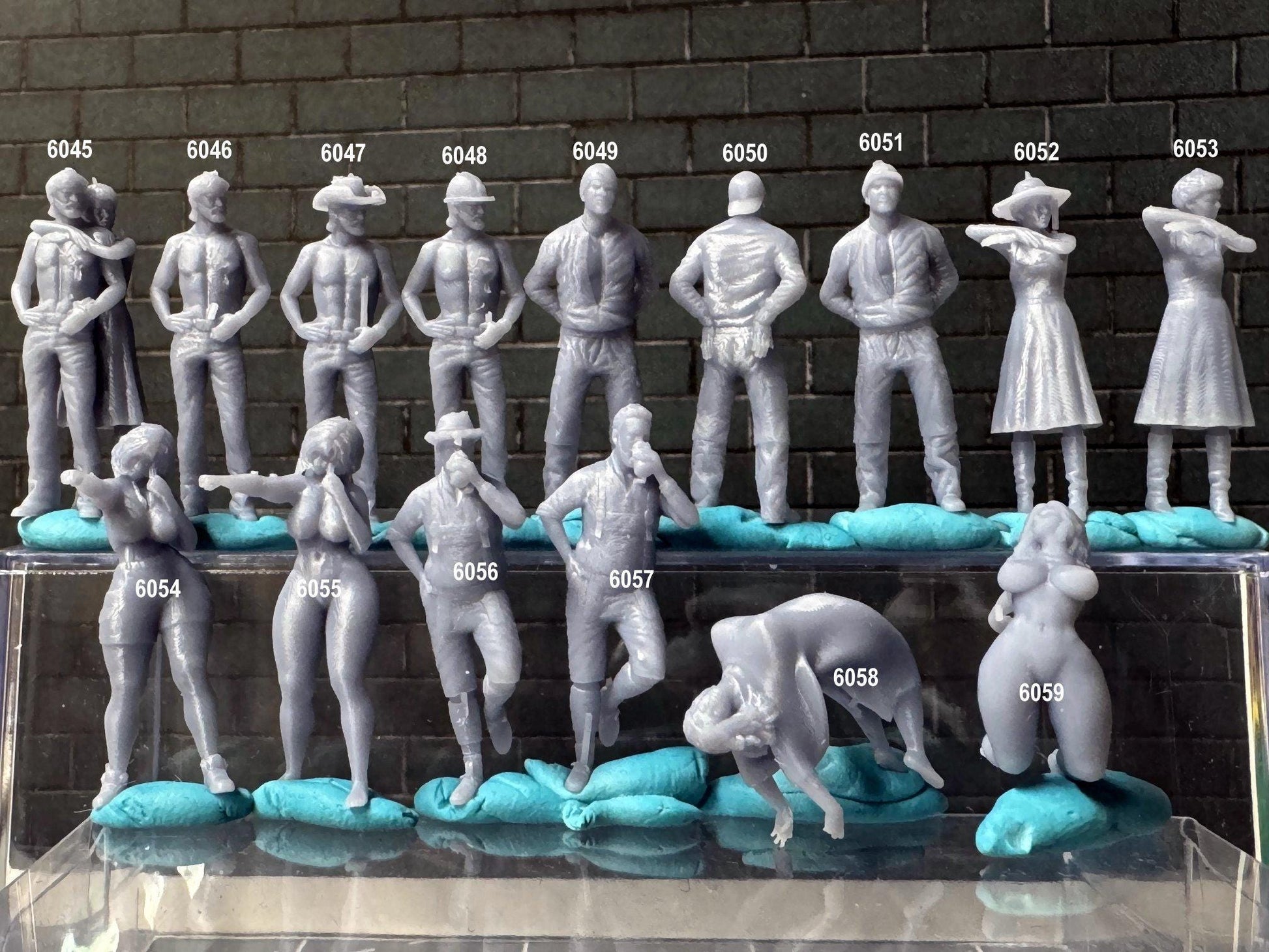 Double G 1:64 Miniature Human Figures - Unpainted - great for Dioramas - Made in the USA LOT 754 Miniature 1.10 Misc Figures