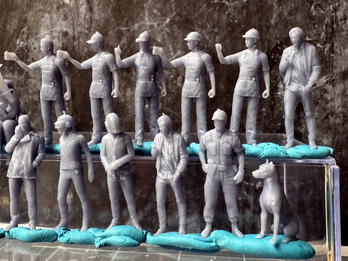 Double G 1:64 Miniature Human Figures - Unpainted - great for Dioramas - Made in the USA LOT 755 Miniature 1.10 Misc Figures