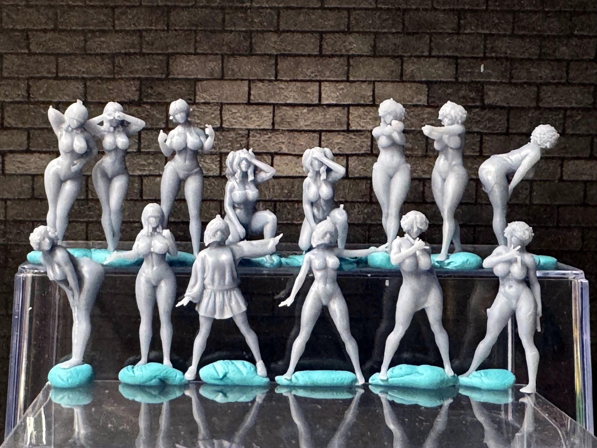 Double G 1:64 Miniature Human Figures - Unpainted - great for Dioramas - Made in the USA LOT 750 Miniature 1.10 Misc Figures