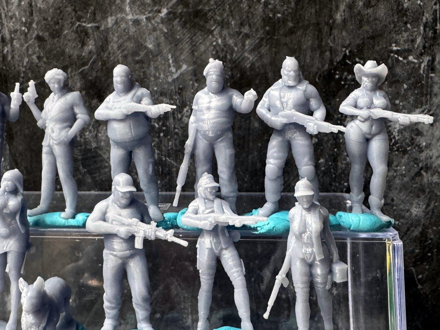 Double G 1:64 Miniature Human Figures - Unpainted - great for Dioramas - Made in the USA LOT 751 Miniature 1.10 Misc Figures