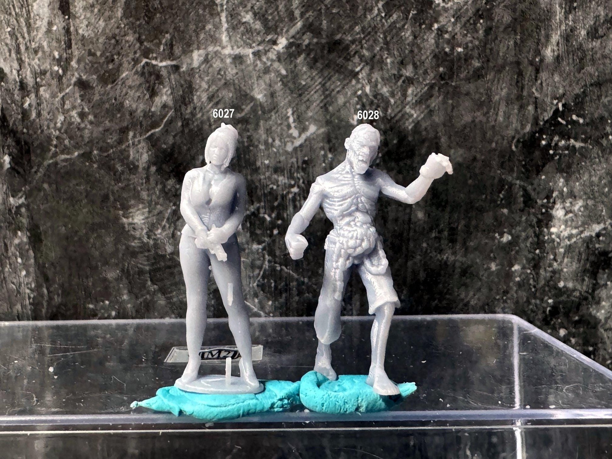 Double G 1:64 Miniature Human Figures - Unpainted - great for Dioramas - Made in the USA LOT 751 Miniature 1.10 Misc Figures