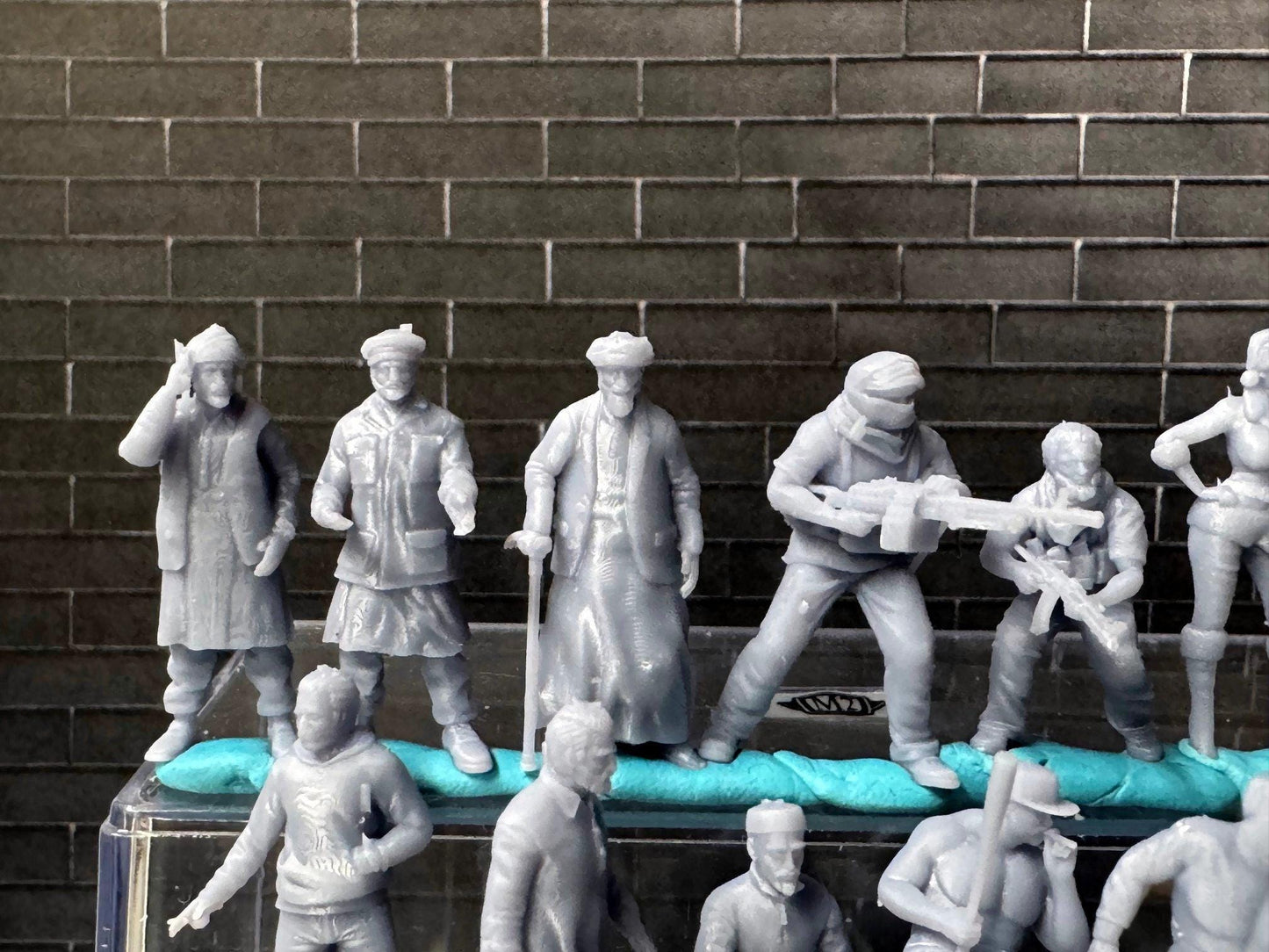 Double G 1:64 Miniature Human Figures - Unpainted - great for Dioramas - Made in the USA LOT 753 Miniature 1.10 Misc Figures