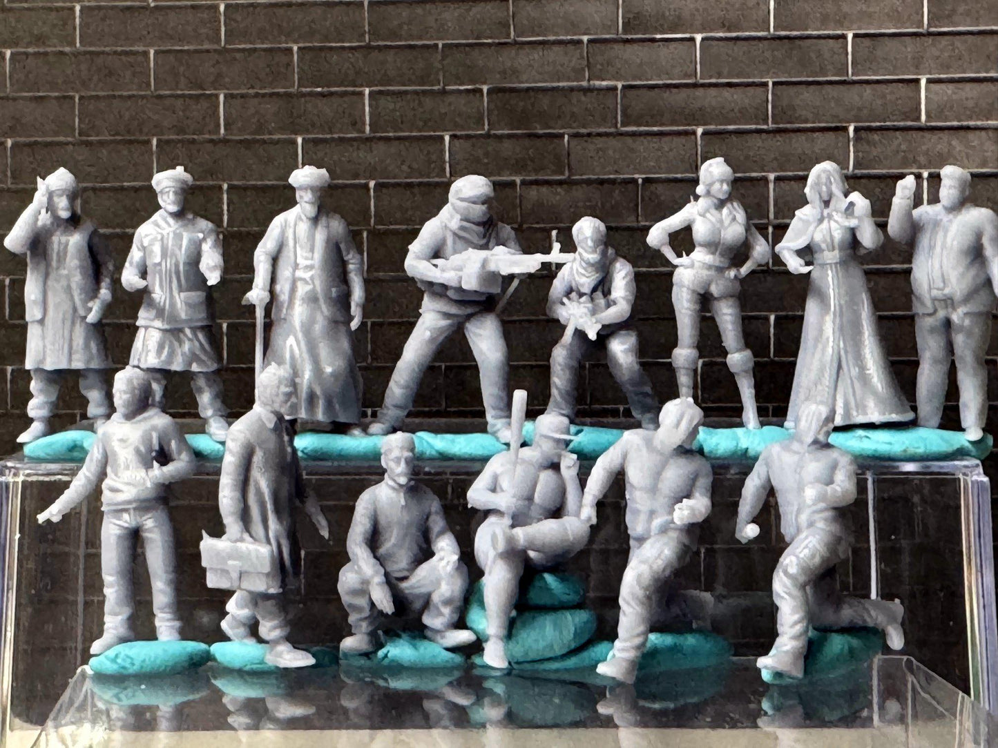 Double G 1:64 Miniature Human Figures - Unpainted - great for Dioramas - Made in the USA LOT 753 Miniature 1.10 Misc Figures