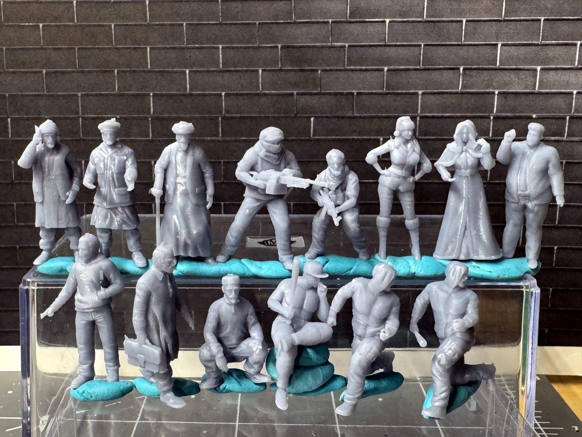 Double G 1:64 Miniature Human Figures - Unpainted - great for Dioramas - Made in the USA LOT 753 Miniature 1.10 Misc Figures