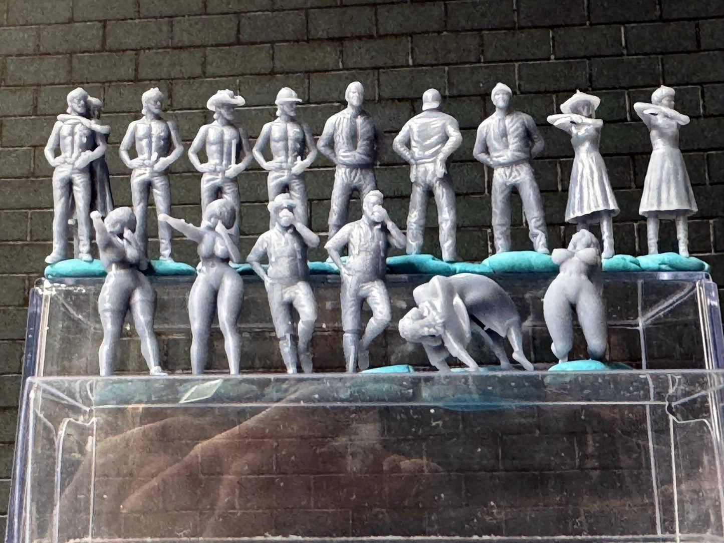 Double G 1:64 Miniature Human Figures - Unpainted - great for Dioramas - Made in the USA LOT 754 Miniature 1.10 Misc Figures