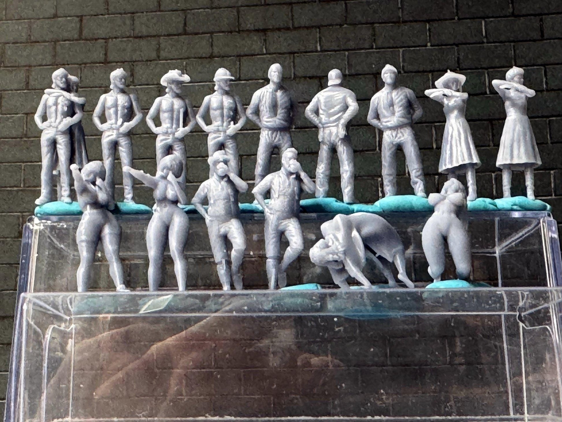 Double G 1:64 Miniature Human Figures - Unpainted - great for Dioramas - Made in the USA LOT 754 Miniature 1.10 Misc Figures