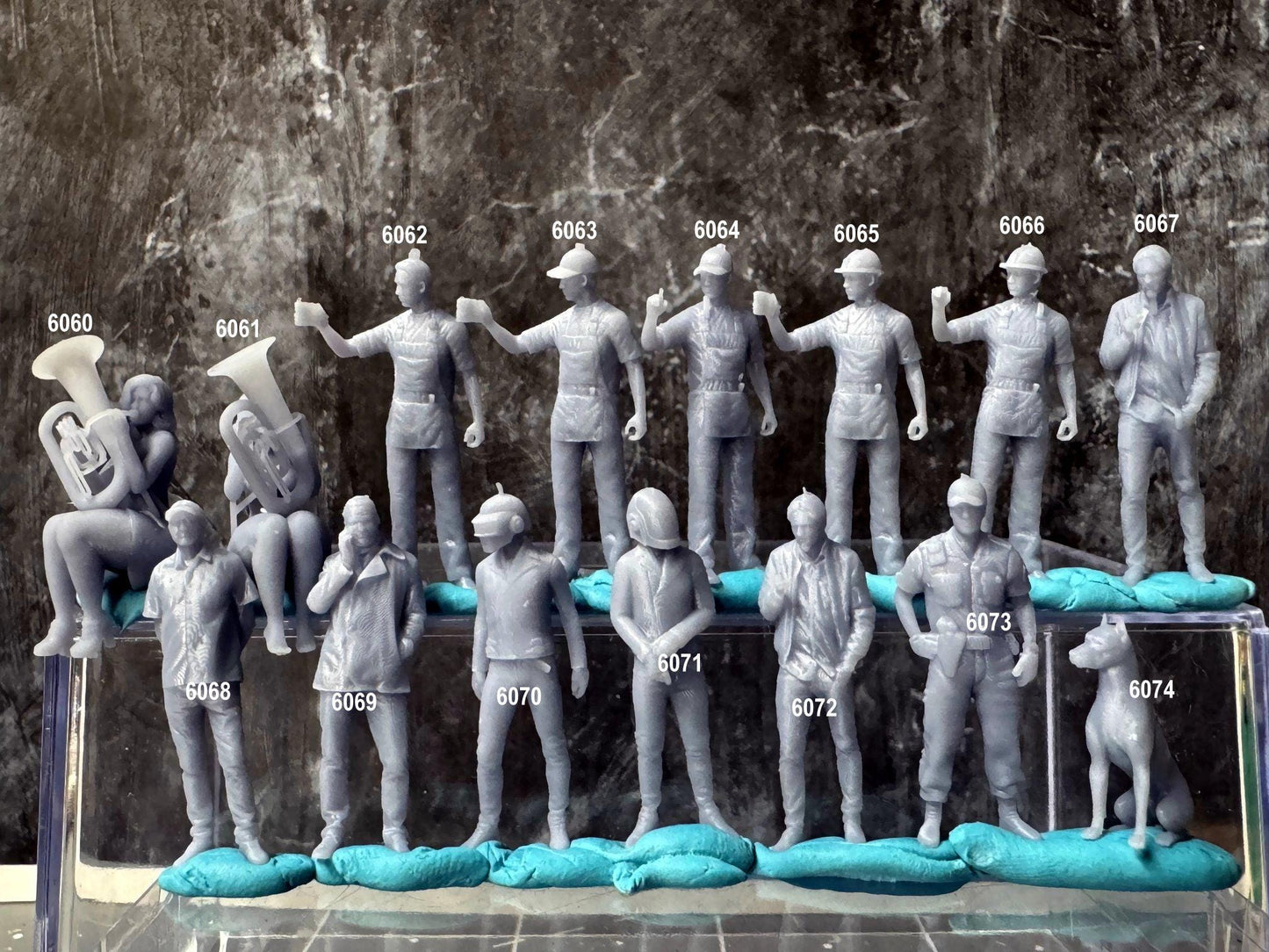 Double G 1:64 Miniature Human Figures - Unpainted - great for Dioramas - Made in the USA LOT 755 Miniature 1.10 Misc Figures