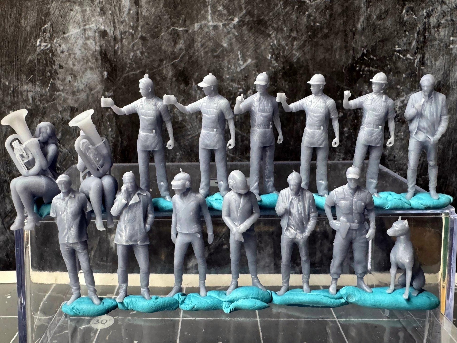 Double G 1:64 Miniature Human Figures - Unpainted - great for Dioramas - Made in the USA LOT 755 Miniature 1.10 Misc Figures