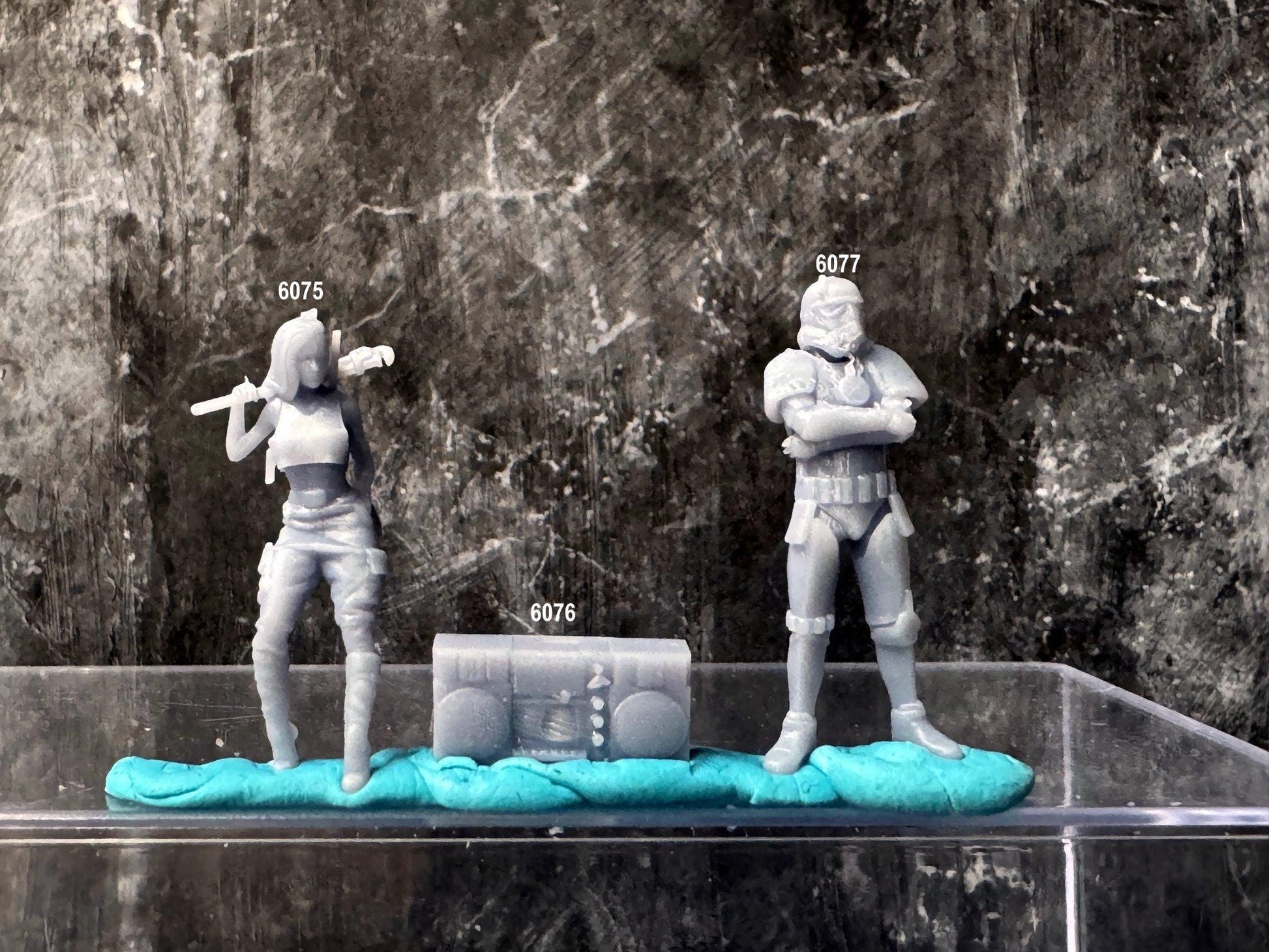 Double G 1:64 Miniature Human Figures - Unpainted - great for Dioramas - Made in the USA LOT 755 Miniature 1.10 Misc Figures