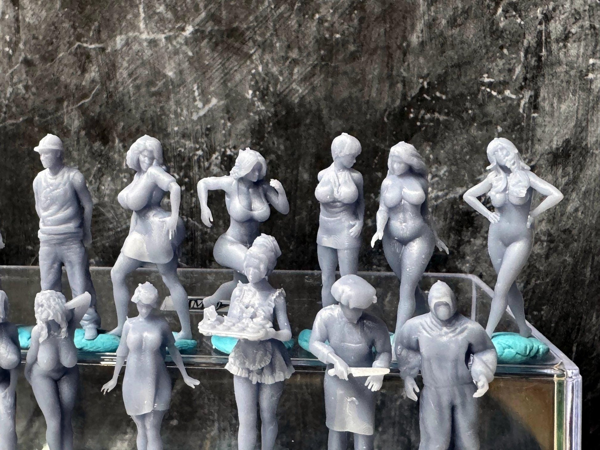 Double G 1:64 Miniature Human Figures - Unpainted - great for Dioramas - Made in the USA LOT 757 Miniature 1.10 Pinups