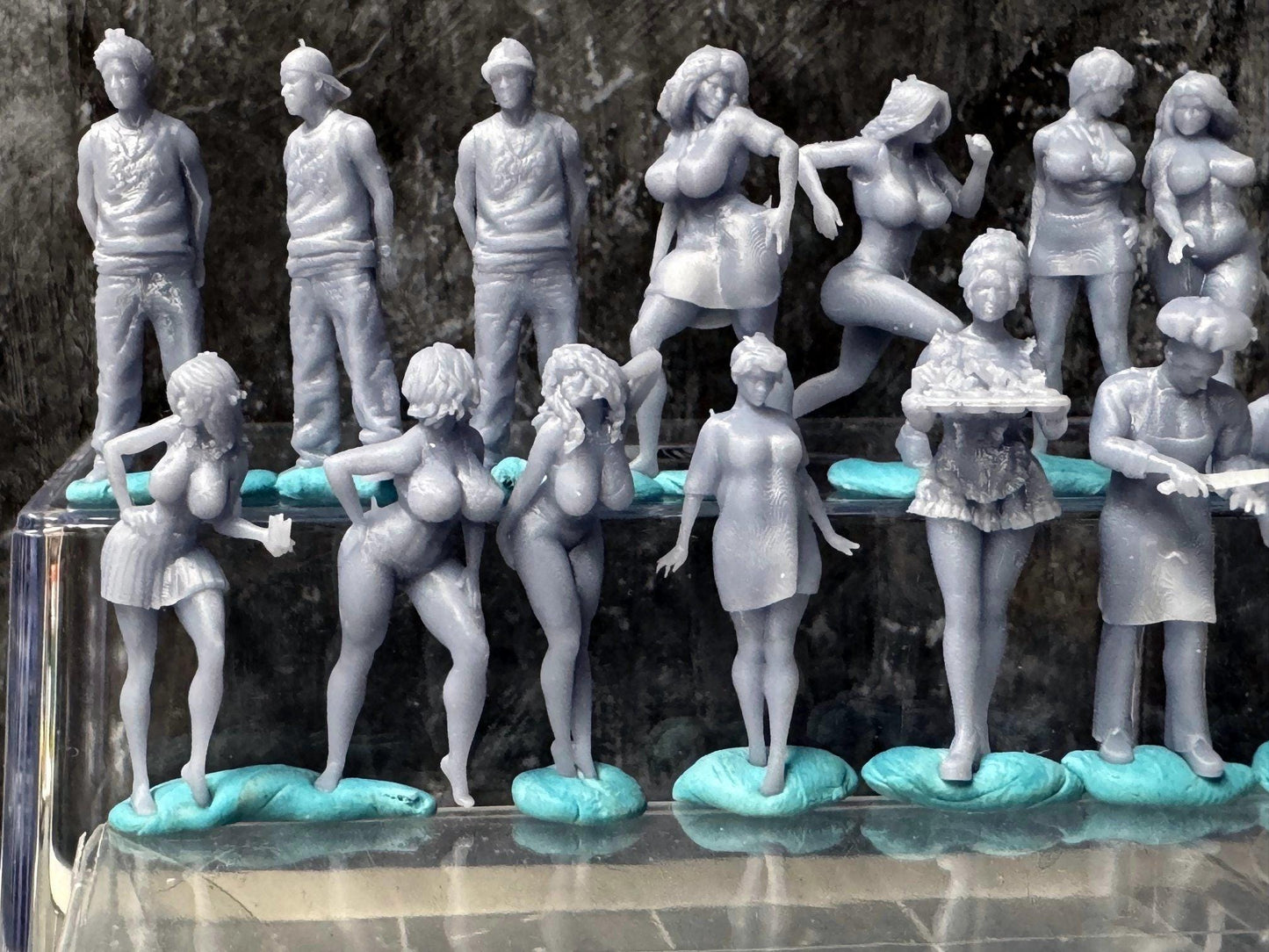 Double G 1:64 Miniature Human Figures - Unpainted - great for Dioramas - Made in the USA LOT 757 Miniature 1.10 Pinups