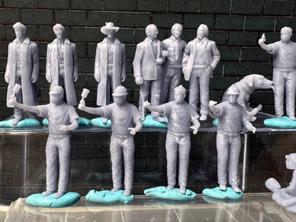 Double G 1:64 Miniature Human Figures - Unpainted - great for Dioramas - Made in the USA LOT 758 Miniature 1.10 Guys