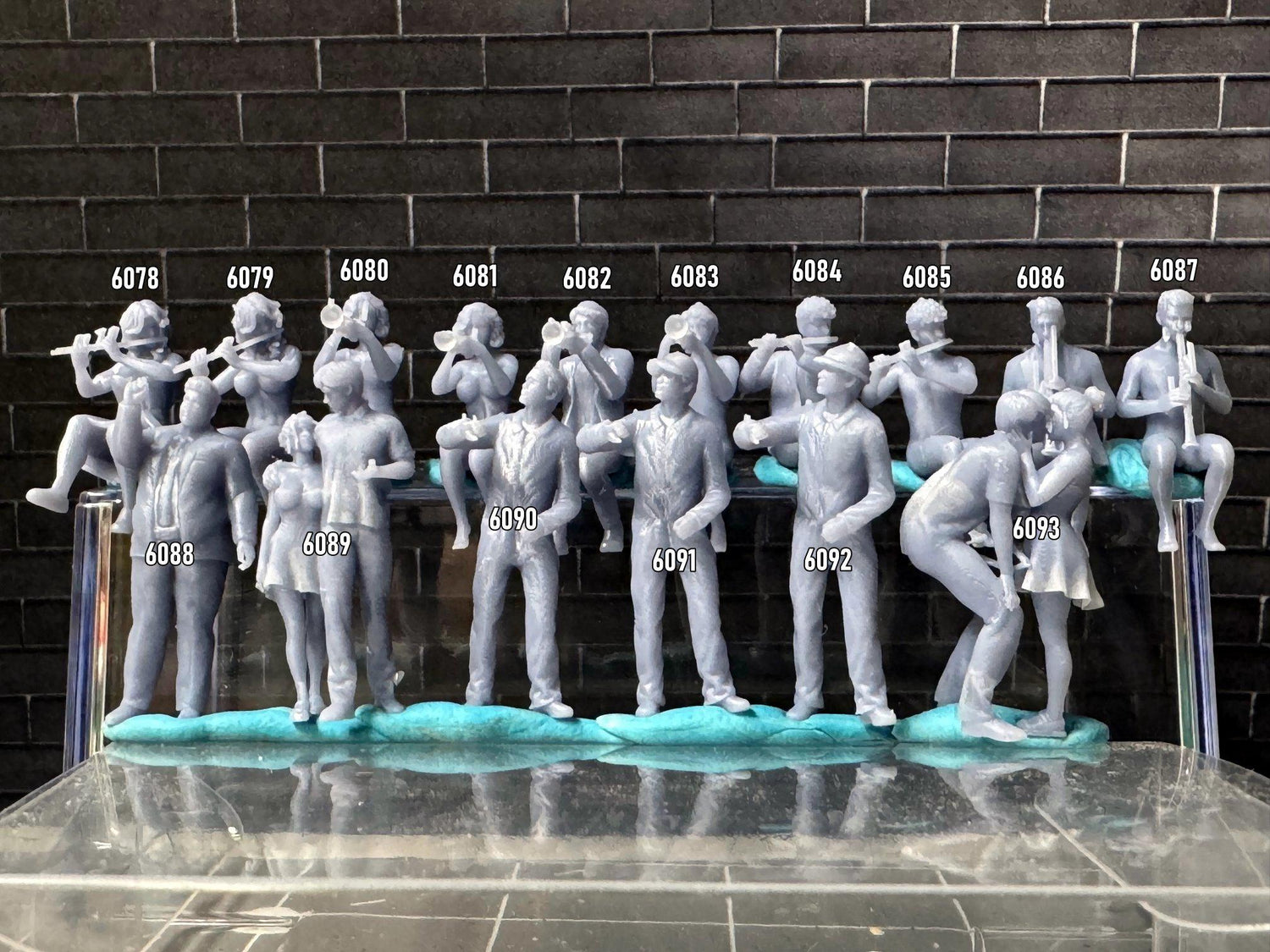 Double G 1:64 Miniature Human Figures - Unpainted - great for Dioramas - Made in the USA LOT 756 Miniature 1.10 Musicians