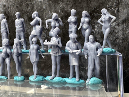 Double G 1:64 Miniature Human Figures - Unpainted - great for Dioramas - Made in the USA LOT 757 Miniature 1.10 Pinups