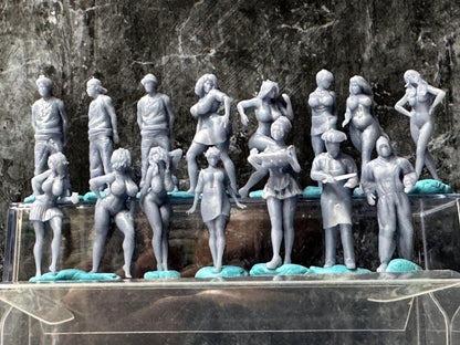 Double G 1:64 Miniature Human Figures - Unpainted - great for Dioramas - Made in the USA LOT 757 Miniature 1.10 Pinups