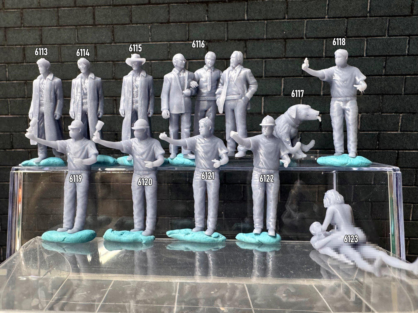 Double G 1:64 Miniature Human Figures - Unpainted - great for Dioramas - Made in the USA LOT 758 Miniature 1.10 Guys