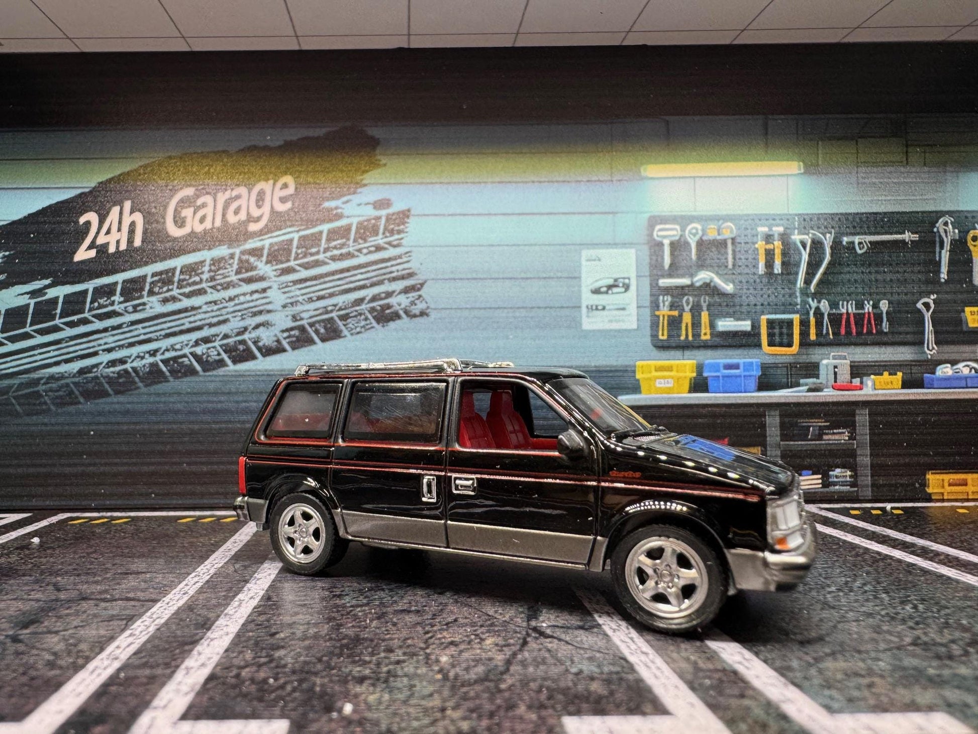 1-64 Scale / S-Scale 1989 Dodge Caravan Turbo- 2 Colors - Great For Dioramas & Diecast Photography (AW)