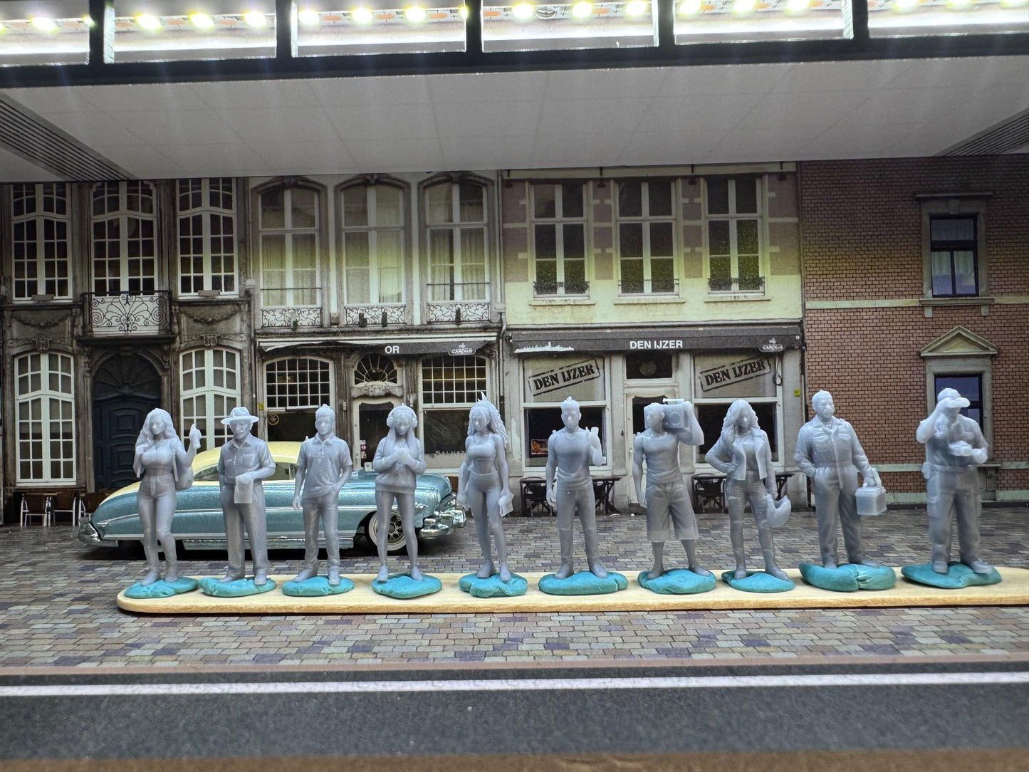 1:64 Scale LA Street Scene Miniature Figures (Set 2) - Highly Detailed Unpainted Resin People for Dioramas, Diecast Photography-Made in USA