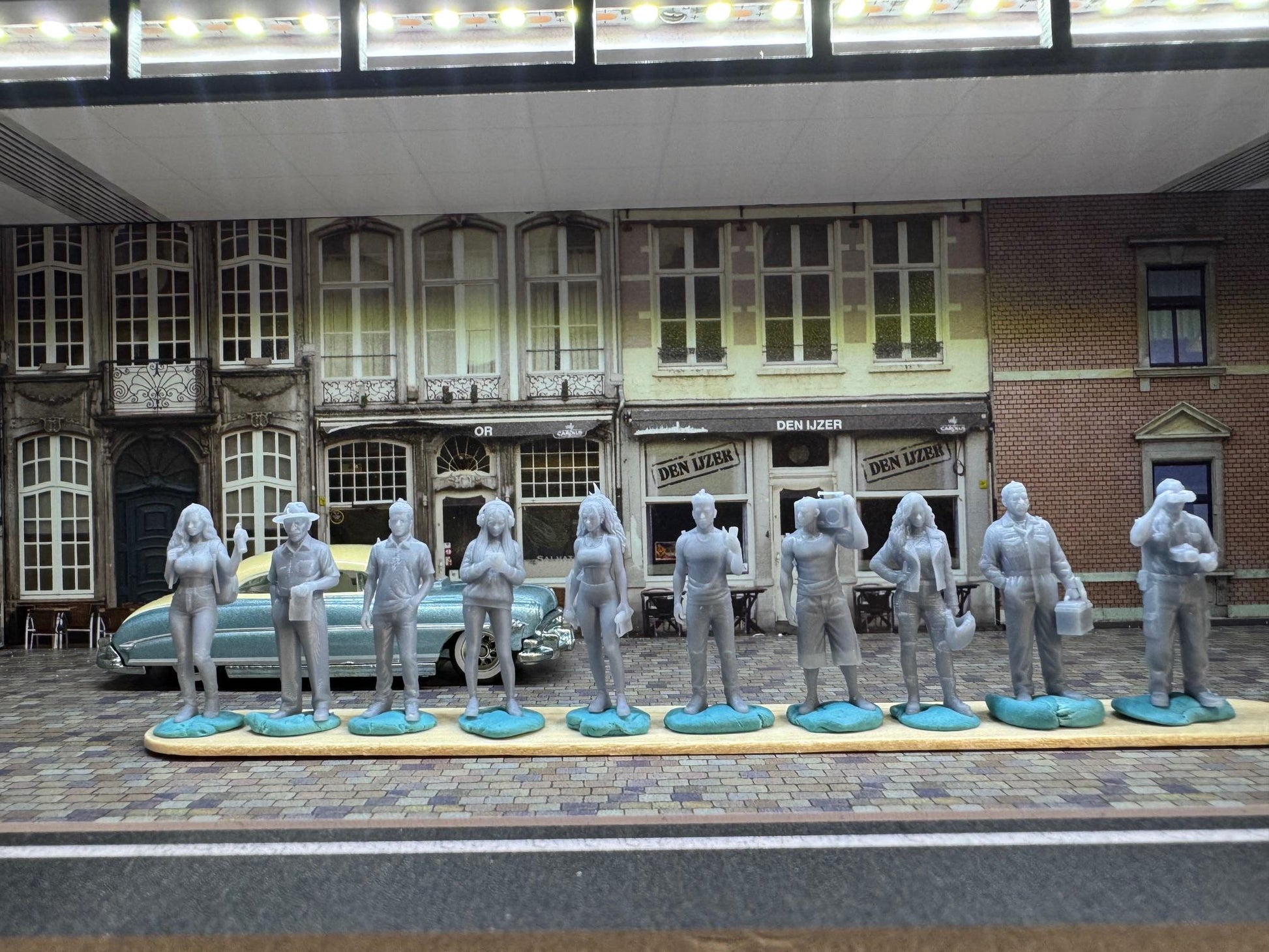 1:64 Scale LA Street Scene Miniature Figures (Set 2) - Highly Detailed Unpainted Resin People for Dioramas, Diecast Photography-Made in USA