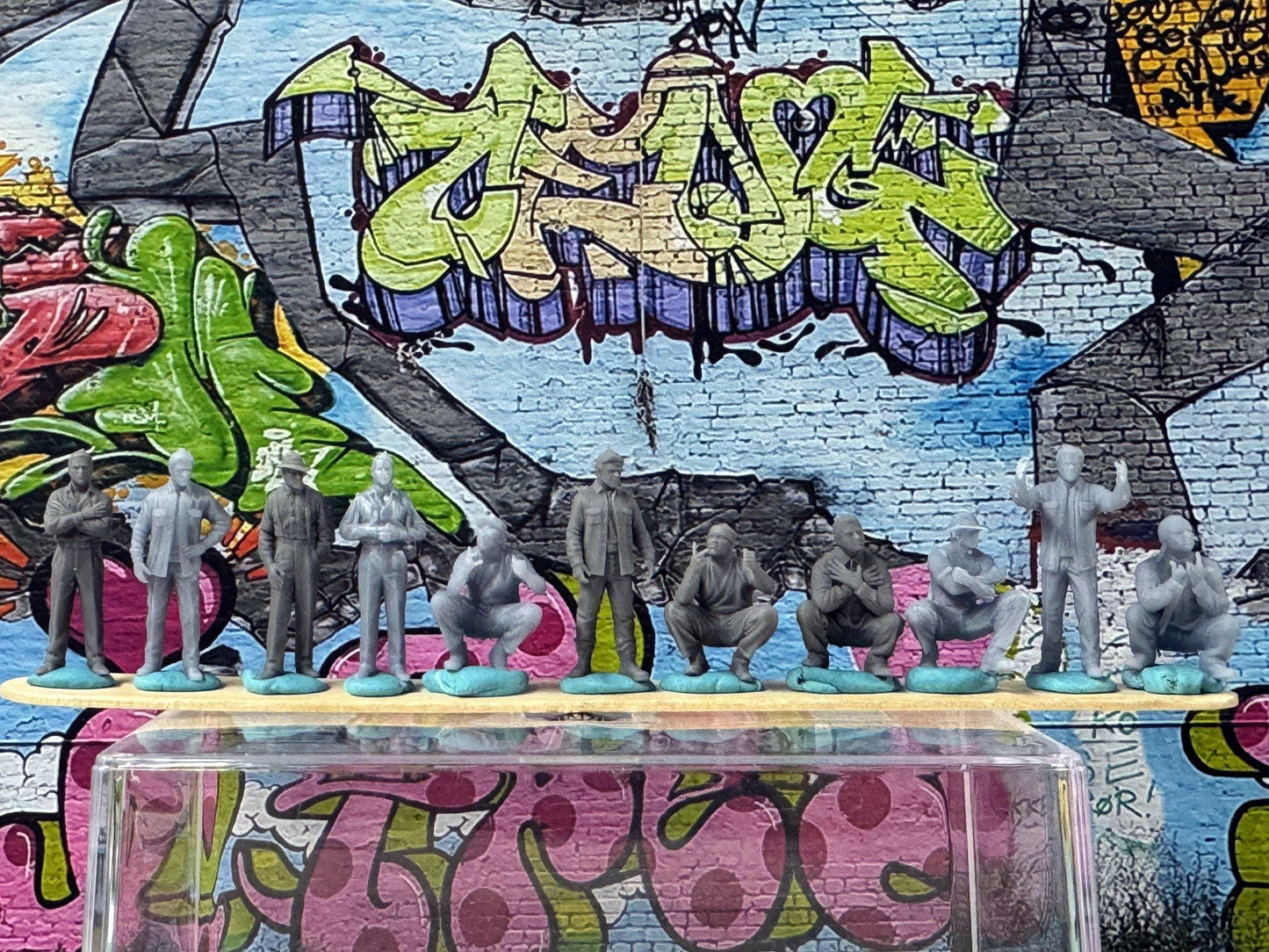 1:64 Scale Vatos Locos - Highly Detailed Unpainted Resin People for Dioramas, Diecast Photography-Made in USA