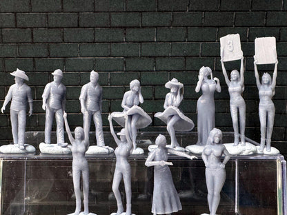 Double G 1:64 Miniature Human Figures - Unpainted - great for Dioramas - Made in the USA LOT 760 Miniature 1.10