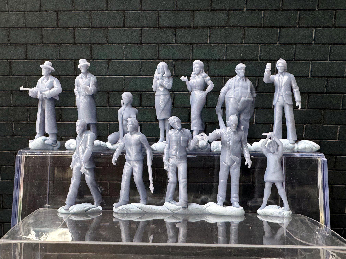 Double G 1:64 Miniature Human Figures - Unpainted - great for Dioramas - Made in the USA LOT 761 Miniature 1.10