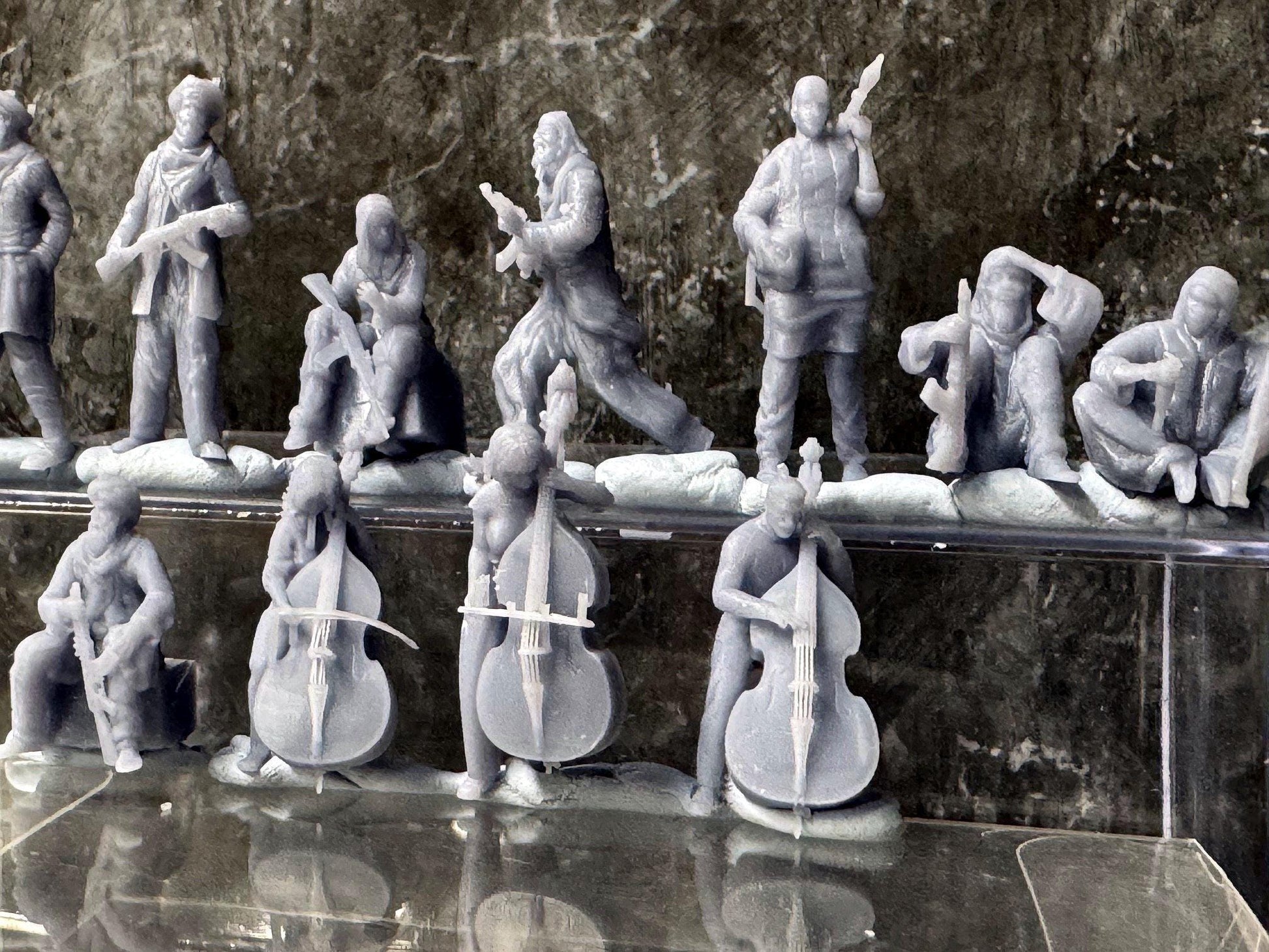 Double G 1:64 Miniature Human Figures - Unpainted - great for Dioramas - Made in the USA LOT 762 Miniature 1.10