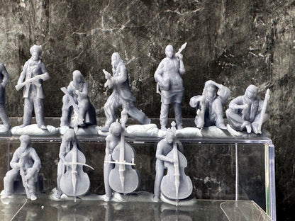 Double G 1:64 Miniature Human Figures - Unpainted - great for Dioramas - Made in the USA LOT 762 Miniature 1.10