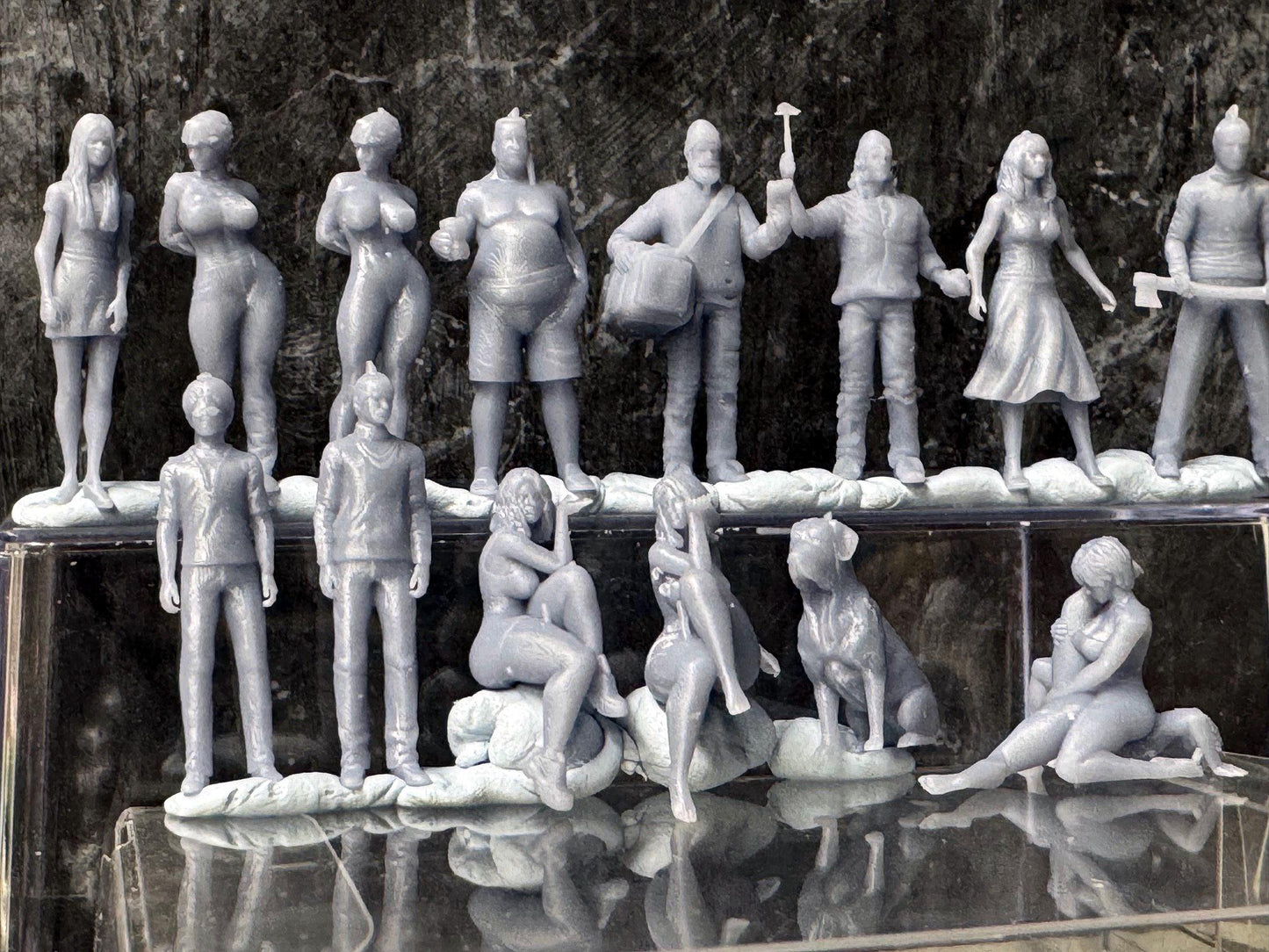 Double G 1:64 Miniature Human Figures - Unpainted - great for Dioramas - Made in the USA LOT 763 Miniature 1.10