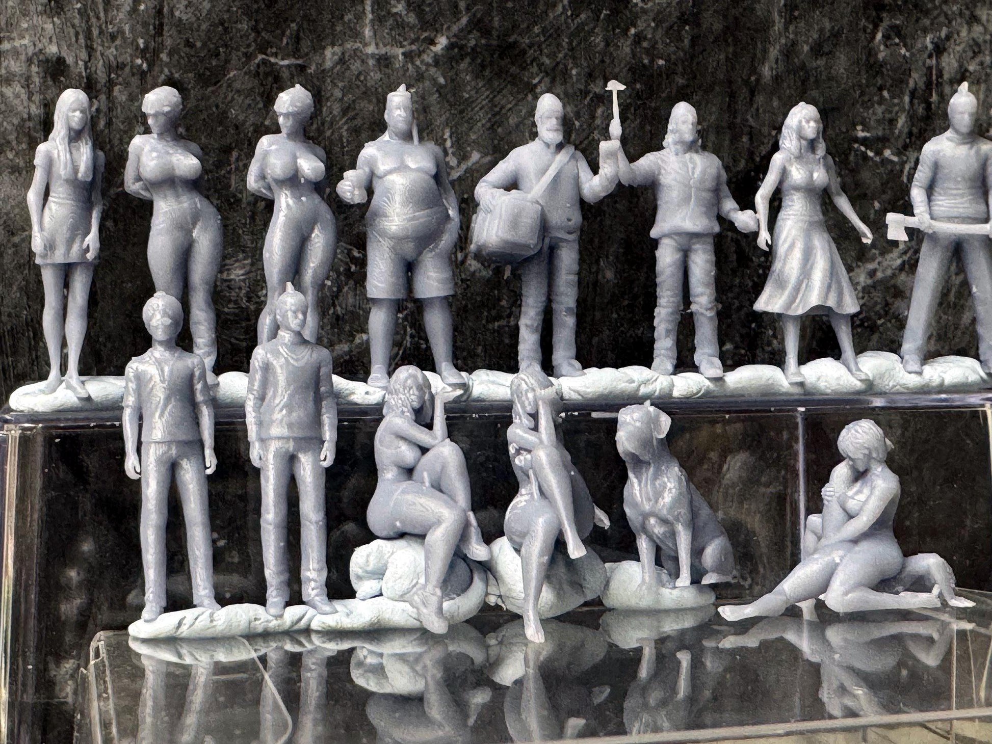 Double G 1:64 Miniature Human Figures - Unpainted - great for Dioramas - Made in the USA LOT 763 Miniature 1.10