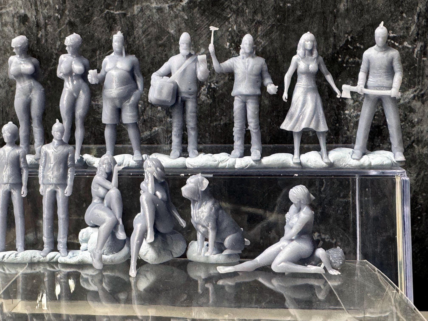 Double G 1:64 Miniature Human Figures - Unpainted - great for Dioramas - Made in the USA LOT 763 Miniature 1.10