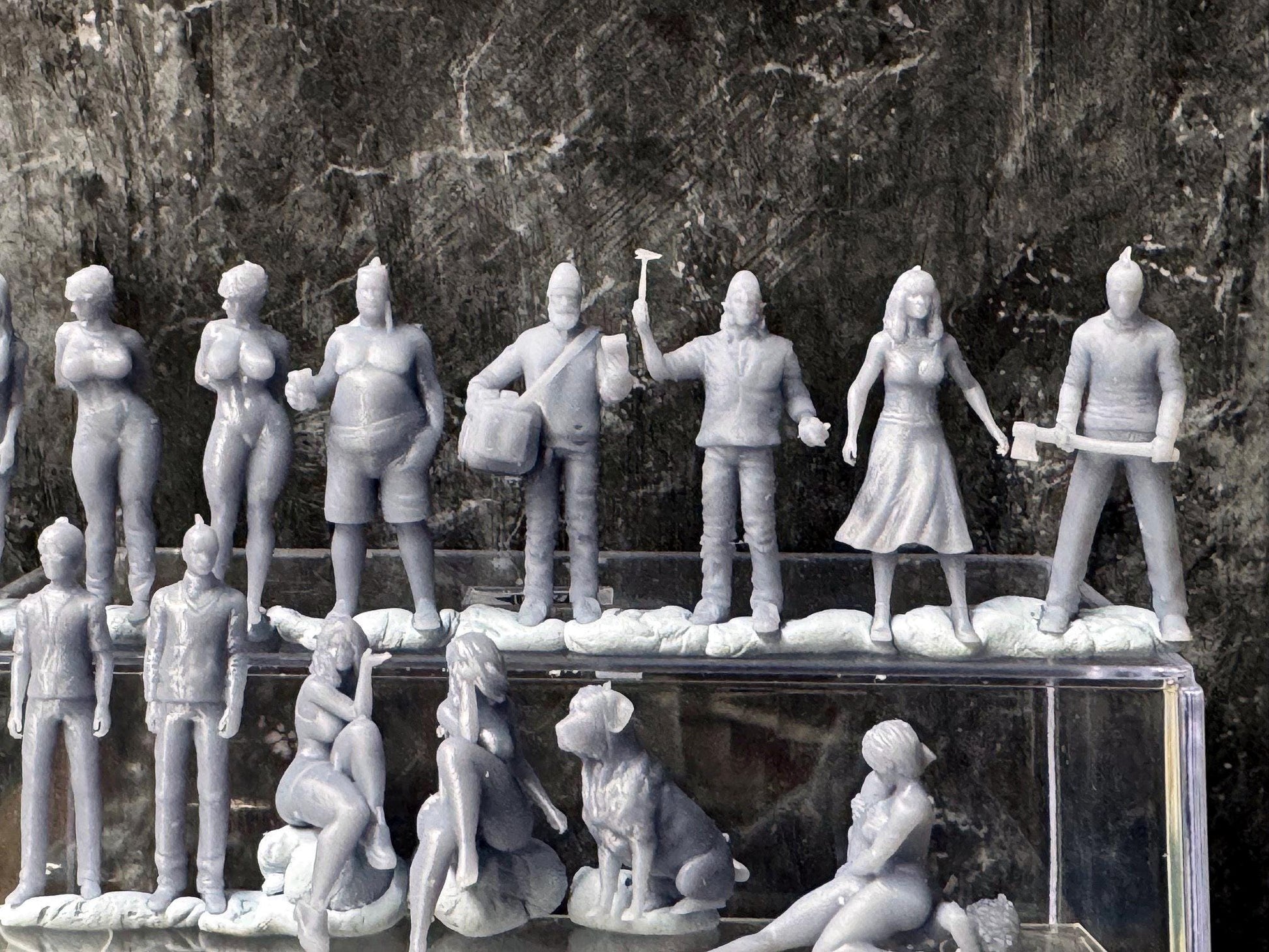 Double G 1:64 Miniature Human Figures - Unpainted - great for Dioramas - Made in the USA LOT 763 Miniature 1.10